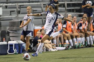 TCNJ midfielder Elizabeth Thoresen